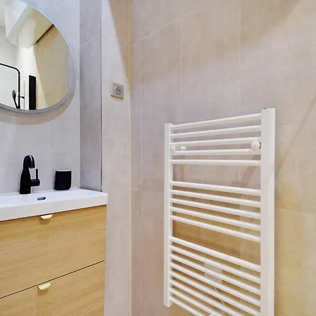 Апартаменты Modern Flat - 2 Bedrooms 7 People - Montmartre *